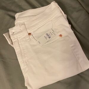 Gap white skinny jeans. New with tags. Size 4/27. Perfect for summer!